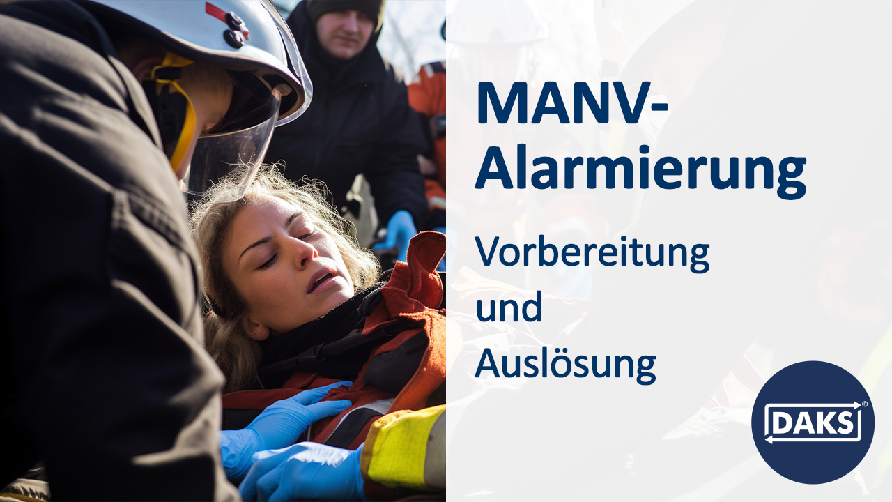 Eine verletzte Frau auf einer Trage wird von Rettungskräften versorgt; halbtransparente Texttafel über der rechten Bildhälfte mit Titel des Videos