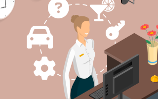 Hotelangestellte steht lächelnd an der Rezeption