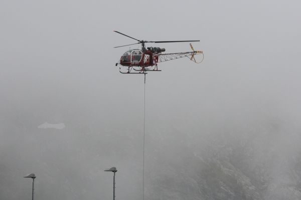 Helicopter with DAKS solution approaching