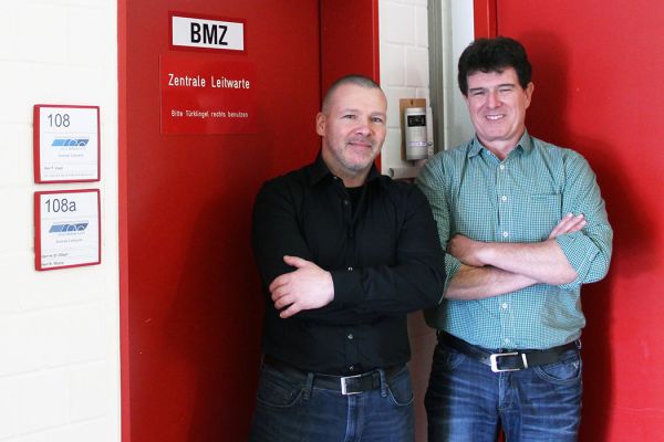 Jens Arnold (left) and Dieter Keilbach (right) from Klinik Technik GmbH in front of the entrance to the control room